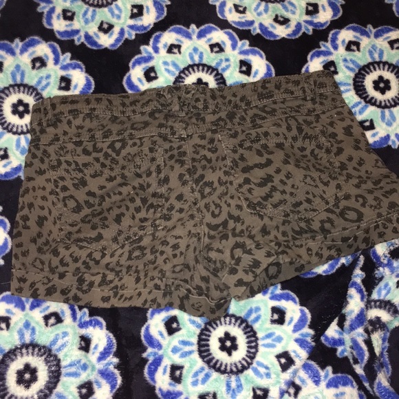 Cheetah print shorts - Picture 3 of 3